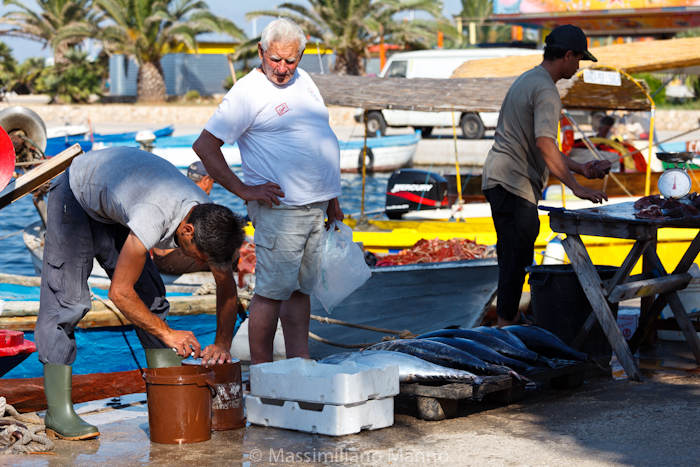 porto-cesareo-mercato-pesce-vendita